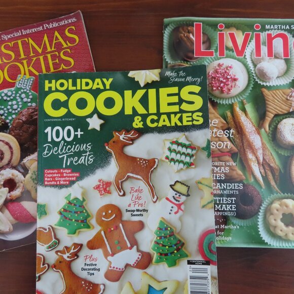 Lot of 3 Christmas Cookies & Cakes Theme Special Editions - Picture 2 of 16